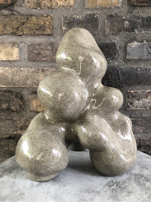 Keramik skulptur af Pernille Calundan - er p.t. udstillet hos Dansk Design Atelier i Aarhus